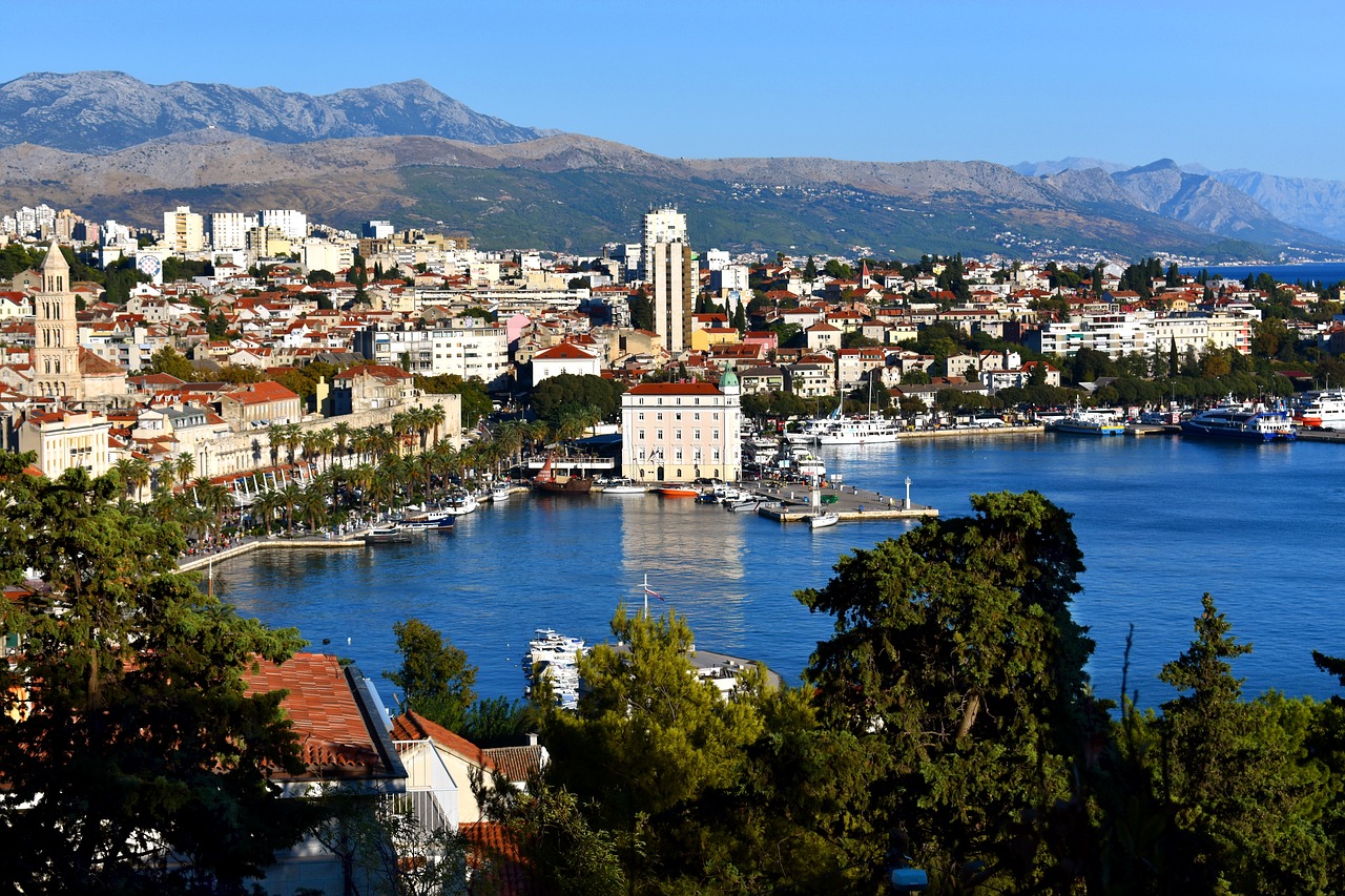 Widok na port w chorwackim mieście Split